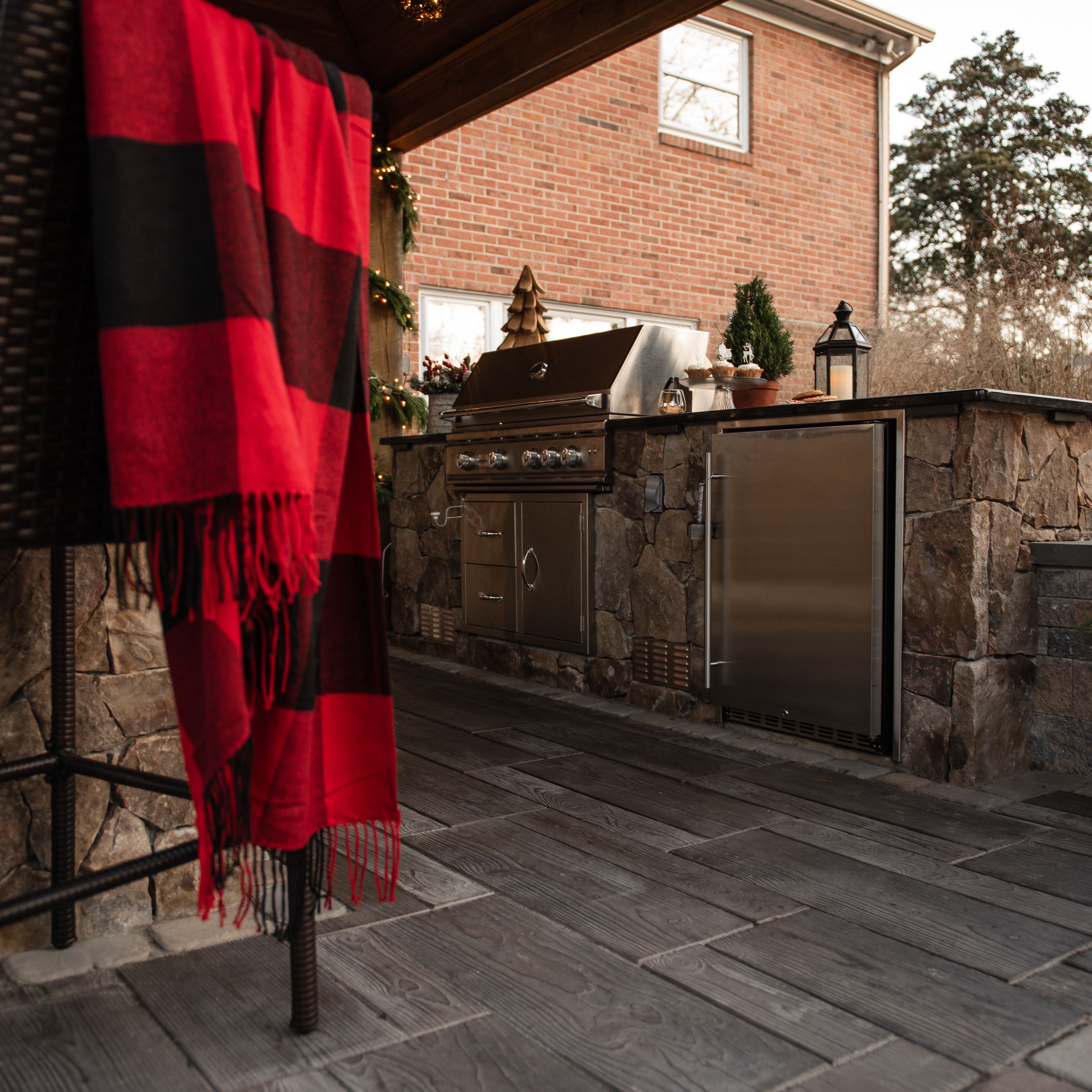 outdoor kitchen